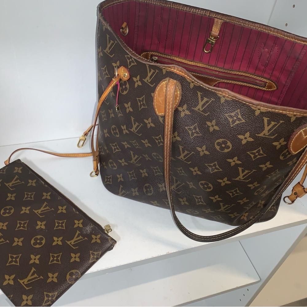 Authentic Louis Vuitton Neverfull MM Monogram Tote with Red Interior